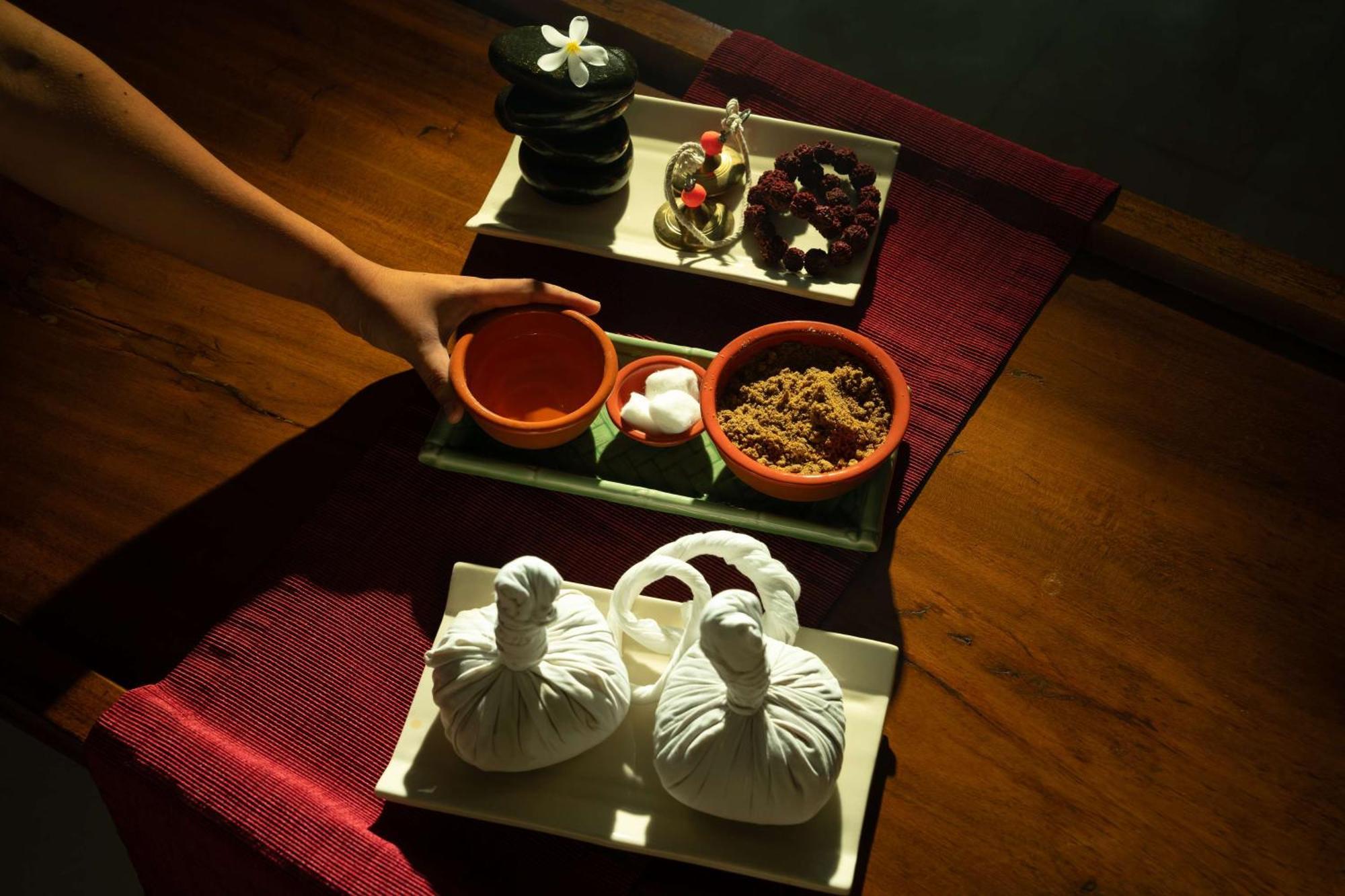 Hyatt Pune Extérieur photo Thai herbal compress