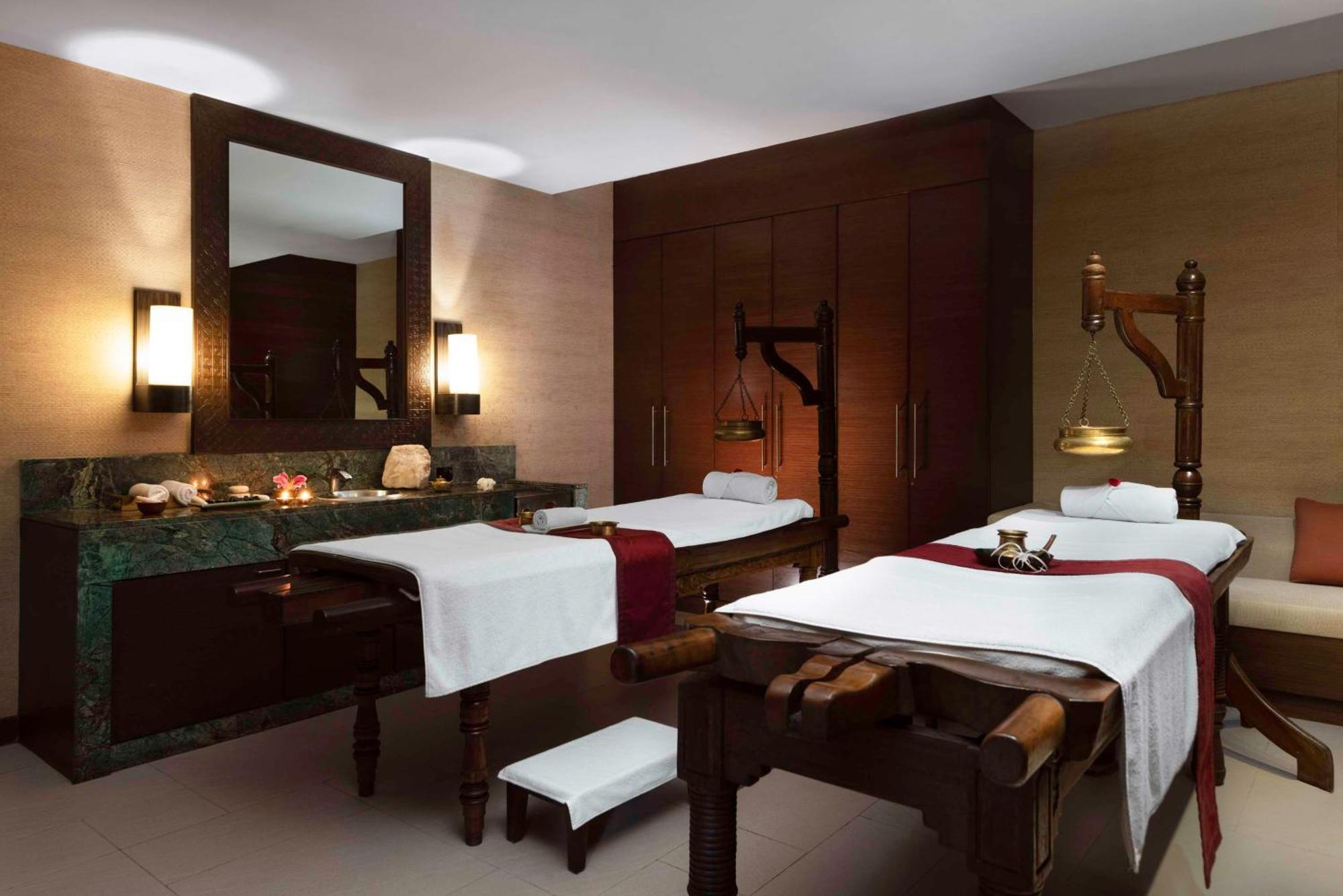 Hyatt Pune Extérieur photo A treatment room at the spa