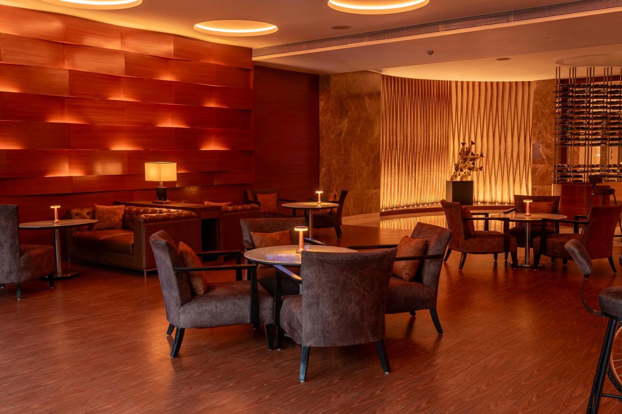 Hyatt Pune Extérieur photo The lounge at the airport