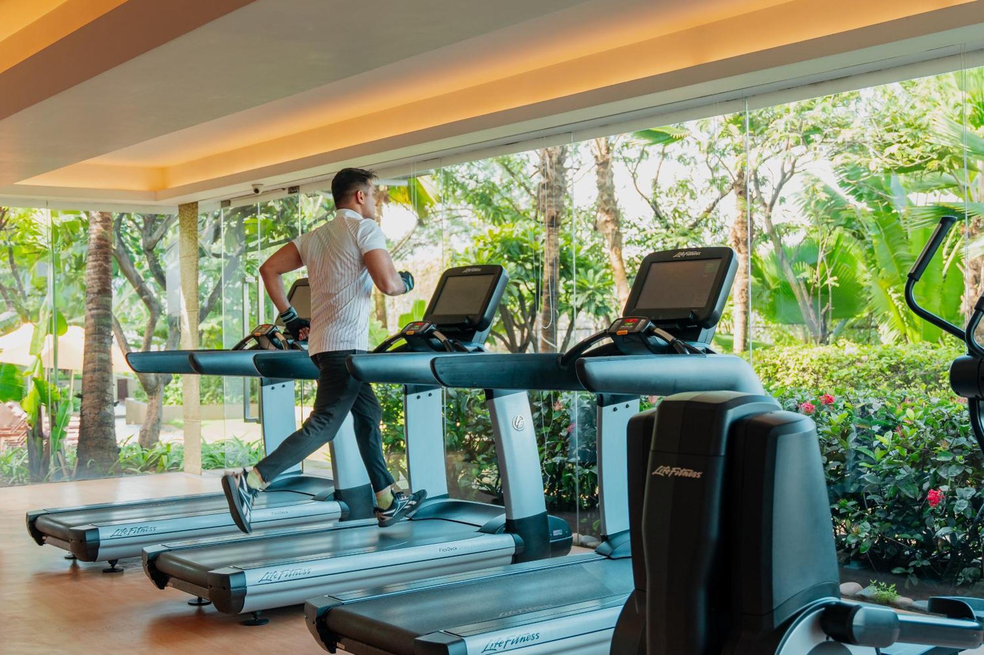 Hyatt Pune Extérieur photo A treadmill