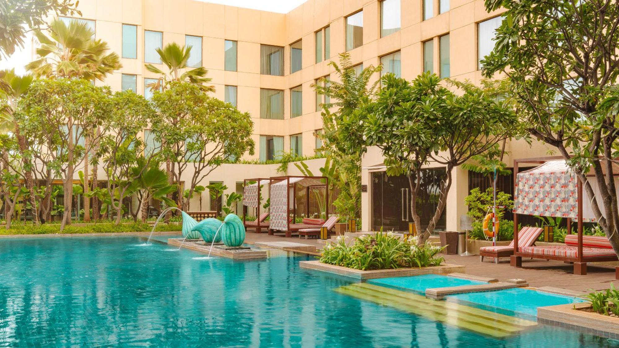 Hyatt Pune Extérieur photo The pool at the hotel