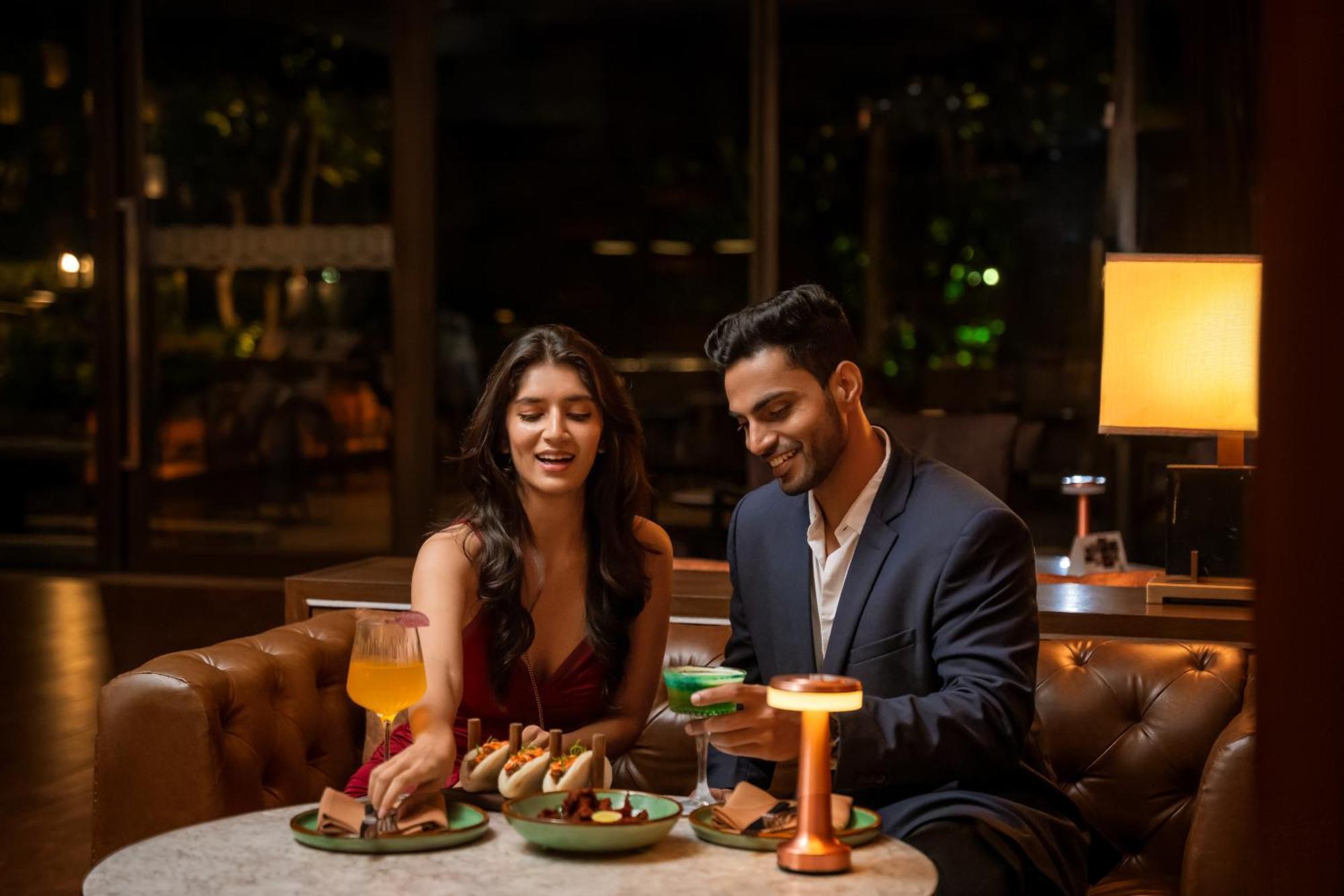 Hyatt Pune Extérieur photo A couple dining at a restaurant