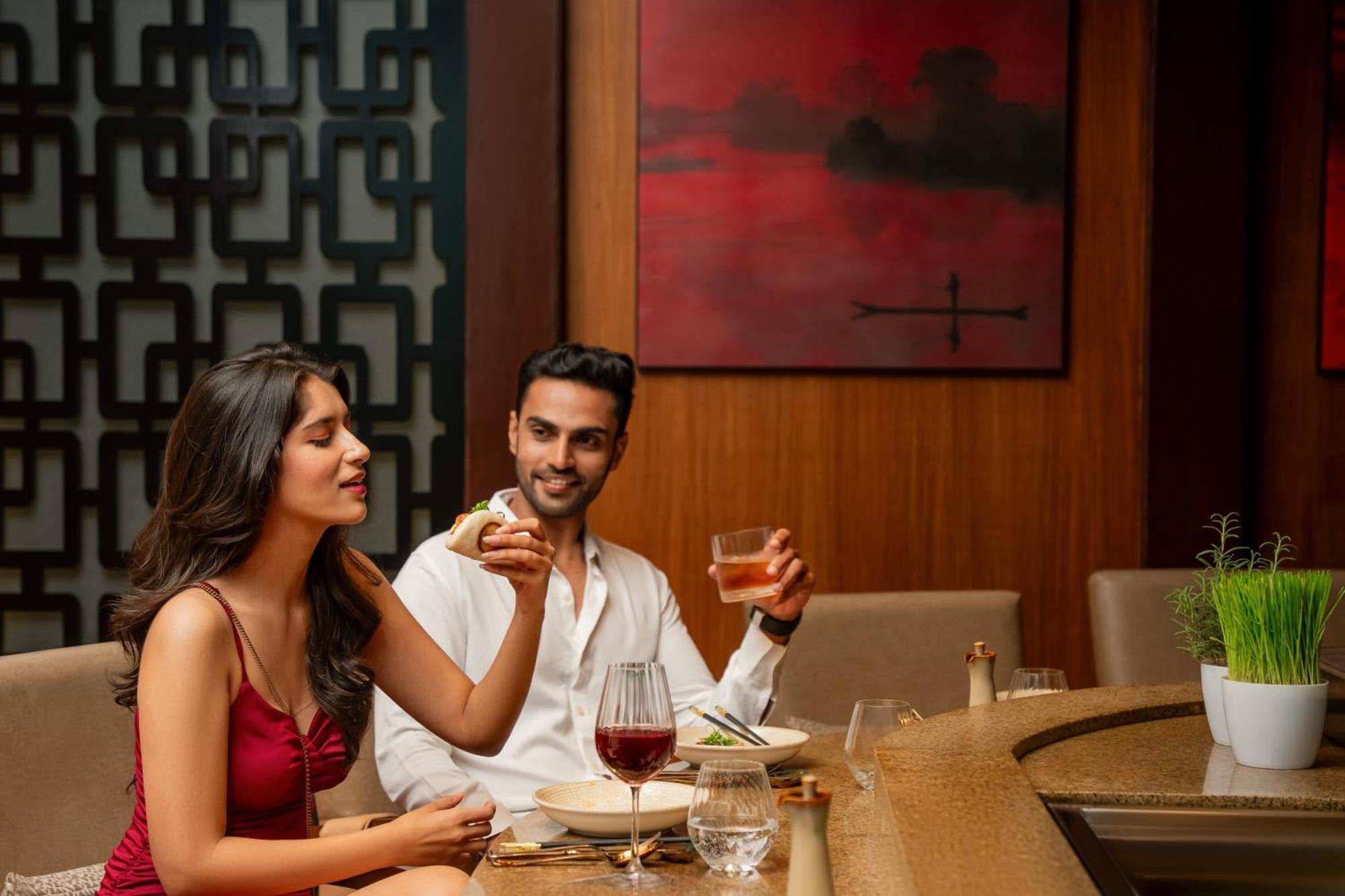 Hyatt Pune Extérieur photo A couple dining at a restaurant